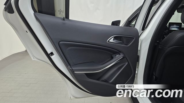 Mercedes-Benz GLA-Class GLA220