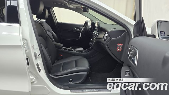 Mercedes-Benz GLA-Class GLA220