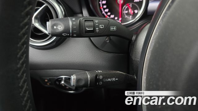 Mercedes-Benz GLA-Class GLA220