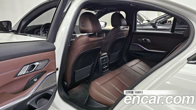 BMW 3-Series 330e M Sport
