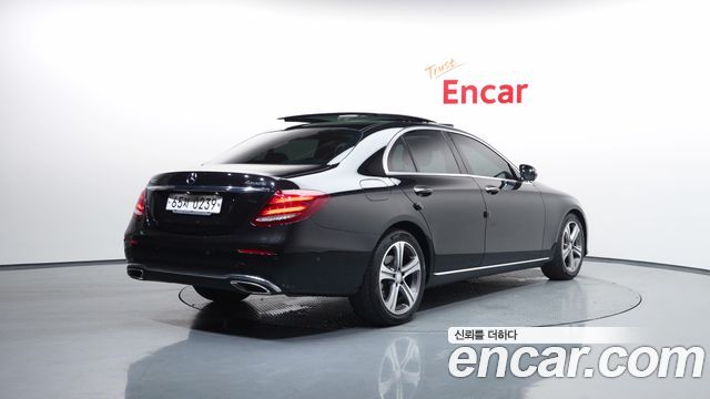 Mercedes-Benz E-Class E300 4MATIC Avnatgarde