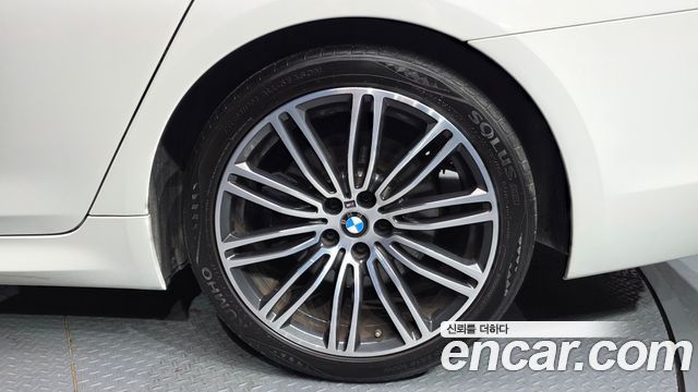 BMW 5-Series 530i xDrive M Sport Package Plus