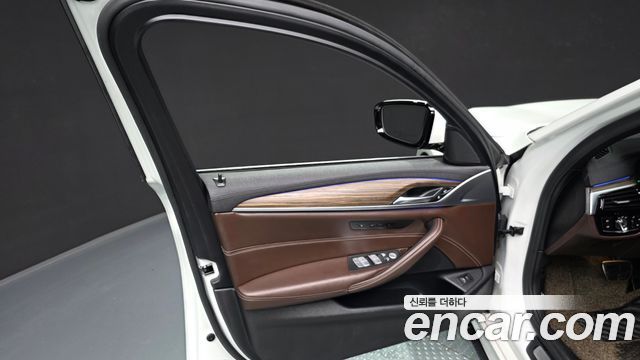 BMW 5-Series 530i xDrive M Sport Package Plus