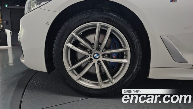 BMW 5-Series 530i xDrive M Sport Package