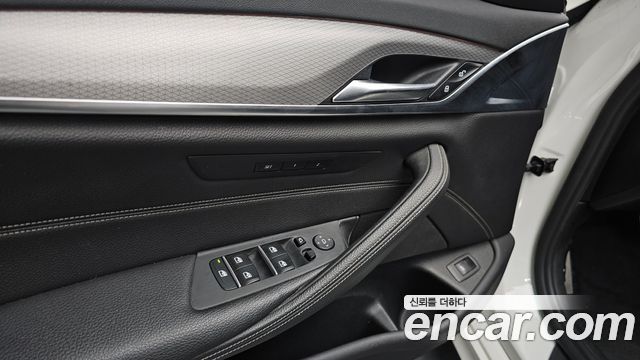 BMW 5-Series 530i xDrive M Sport Package