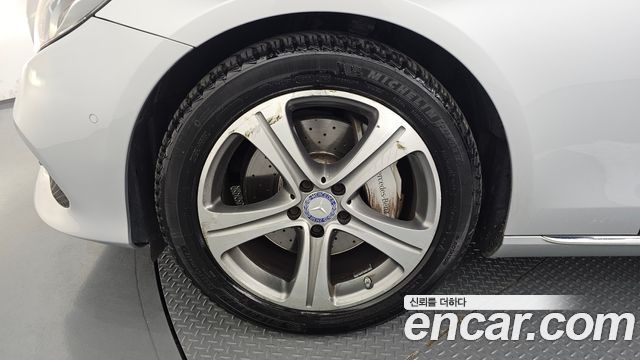 Mercedes-Benz E-Class E220d Avantgarde