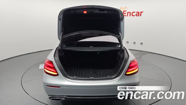 Mercedes-Benz E-Class E220d Avantgarde