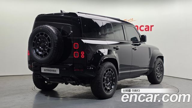 Land Rover Defender 110 P635 Octa Black