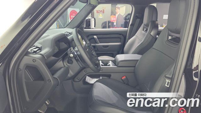 Land Rover Defender 110 P635 Octa Black