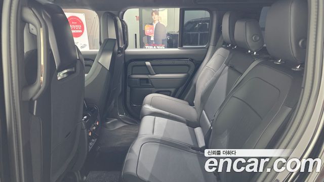 Land Rover Defender 110 P635 Octa Black