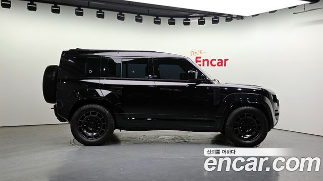 Land Rover Defender 110 P635 Octa Black