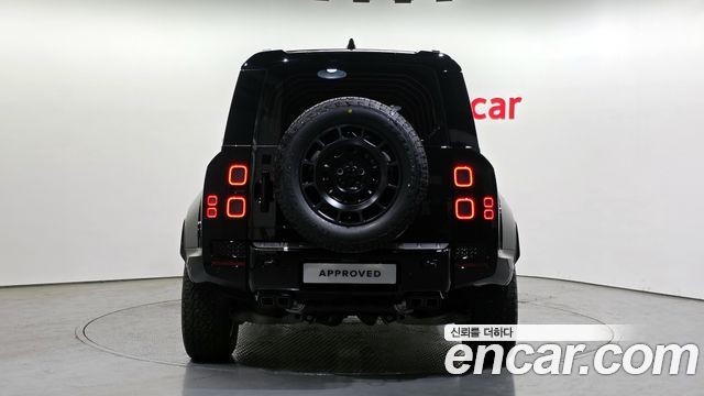 Land Rover Defender 110 P635 Octa Black