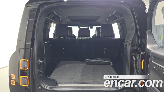 Land Rover Defender 110 P635 Octa Black