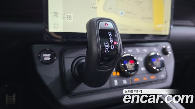 Land Rover Defender 110 P635 Octa Black