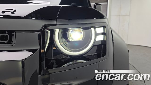 Land Rover Defender 110 P635 Octa Black