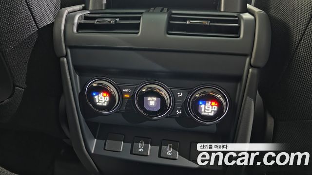 Land Rover Defender 110 P635 Octa Black