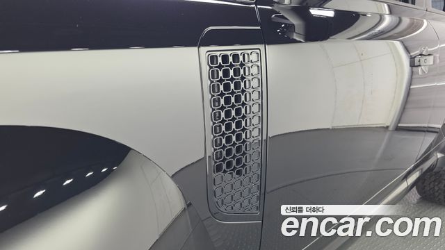 Land Rover Defender 110 P635 Octa Black