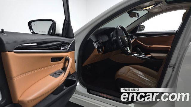 BMW 5-Series 520i Luxury