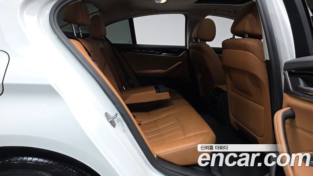 BMW 5-Series 520i Luxury