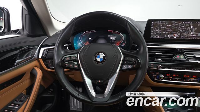 BMW 5-Series 520i Luxury