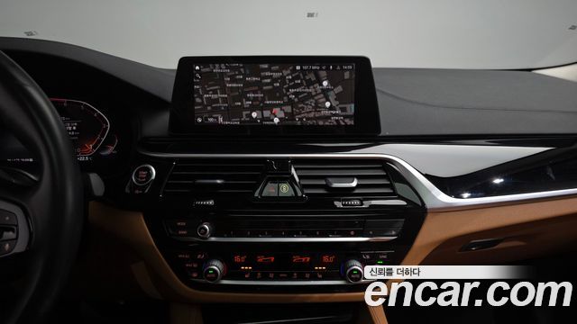 BMW 5-Series 520i Luxury