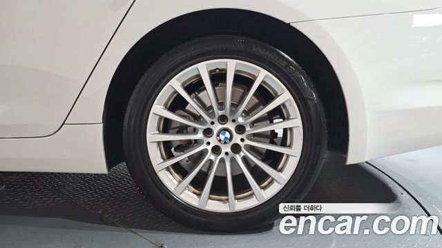 BMW 5-Series 520i Luxury