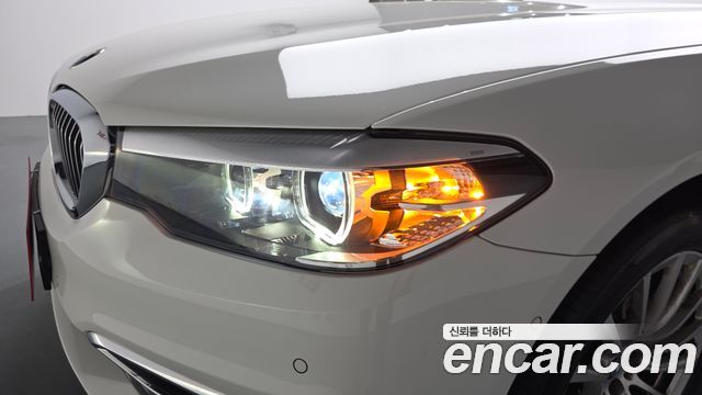 BMW 5-Series 520i Luxury