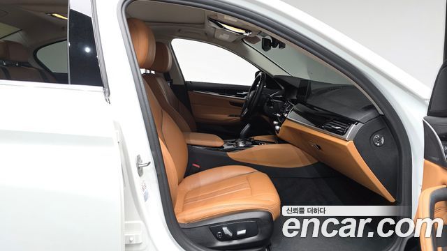 BMW 5-Series 520i Luxury