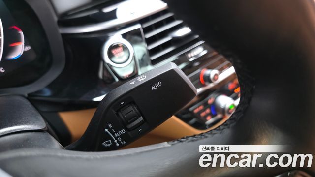 BMW 5-Series 520i Luxury
