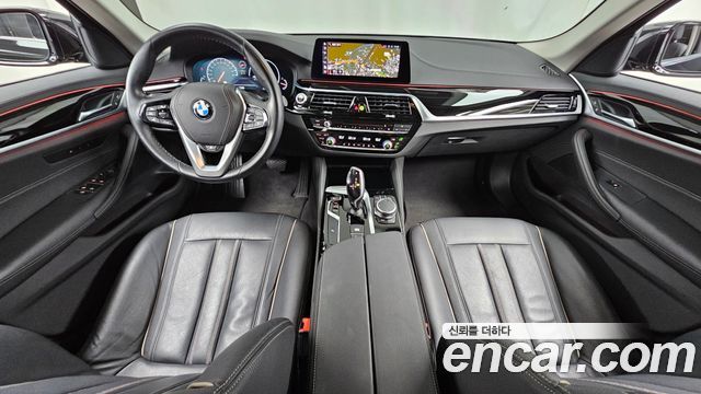 BMW 5-Series 520i Luxury