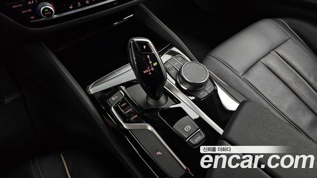 BMW 5-Series 520i Luxury