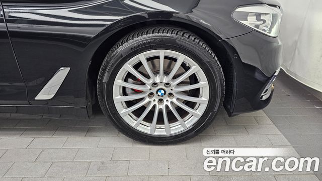 BMW 5-Series 520i Luxury