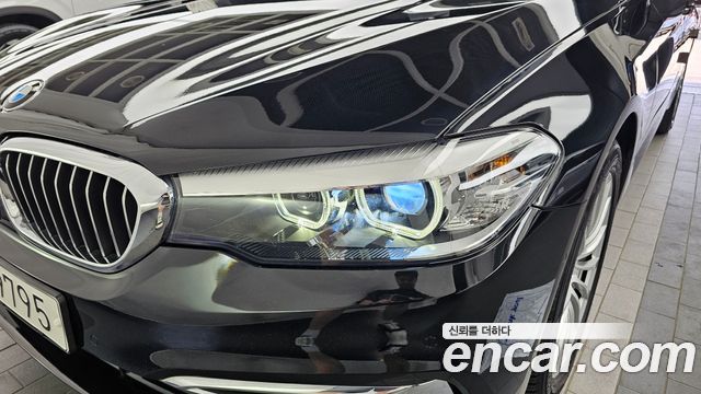 BMW 5-Series 520i Luxury
