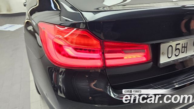 BMW 5-Series 520i Luxury