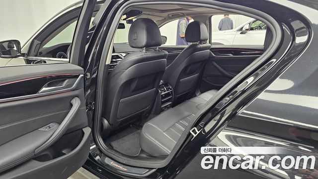 BMW 5-Series 520i Luxury
