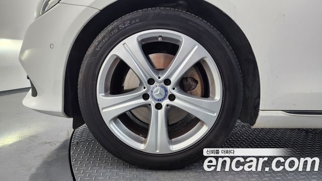 Mercedes-Benz E-Class E200 Avantgarde
