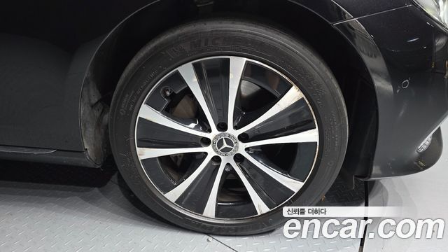 Mercedes-Benz E-Class E300e 4MATIC Exclusive