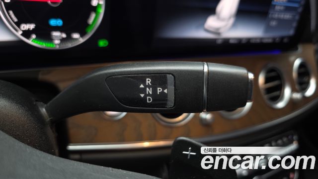 Mercedes-Benz E-Class E300e 4MATIC Exclusive
