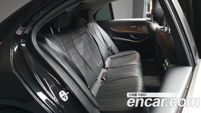 Mercedes-Benz E-Class E300e 4MATIC Exclusive
