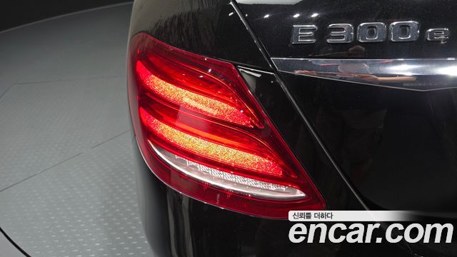 Mercedes-Benz E-Class E300e 4MATIC Exclusive