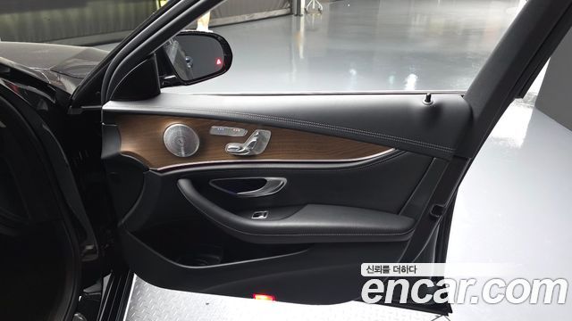 Mercedes-Benz E-Class E300e 4MATIC Exclusive