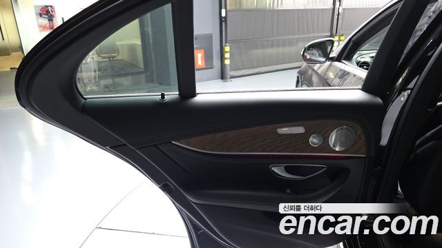 Mercedes-Benz E-Class E300e 4MATIC Exclusive