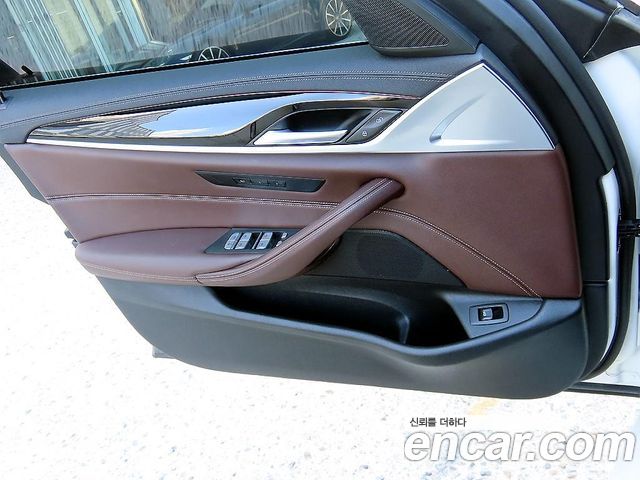 BMW 5-Series 523d xDrive Luxury