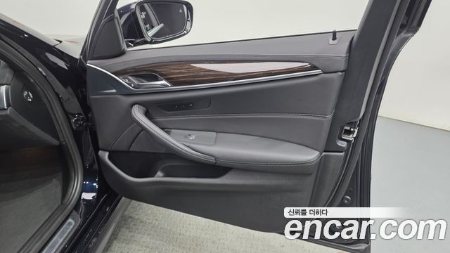 BMW 5-Series 523d M Sport