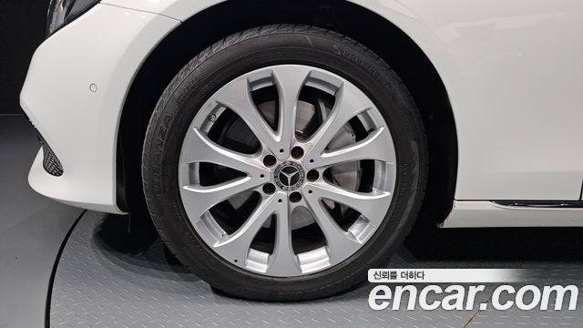 Mercedes-Benz E-Class E300 Exclusive