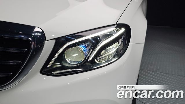 Mercedes-Benz E-Class E300 Exclusive