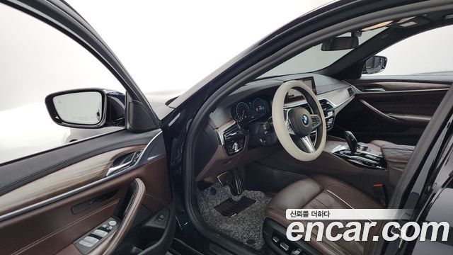 BMW 5-Series 530i xDrive M Sport Package Plus