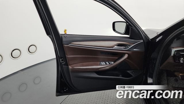 BMW 5-Series 530i xDrive M Sport Package Plus