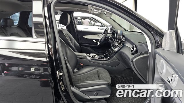 Mercedes-Benz GLC-Class GLC300 4MATIC AMG Line