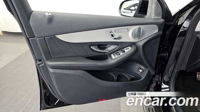 Mercedes-Benz GLC-Class GLC300 4MATIC AMG Line